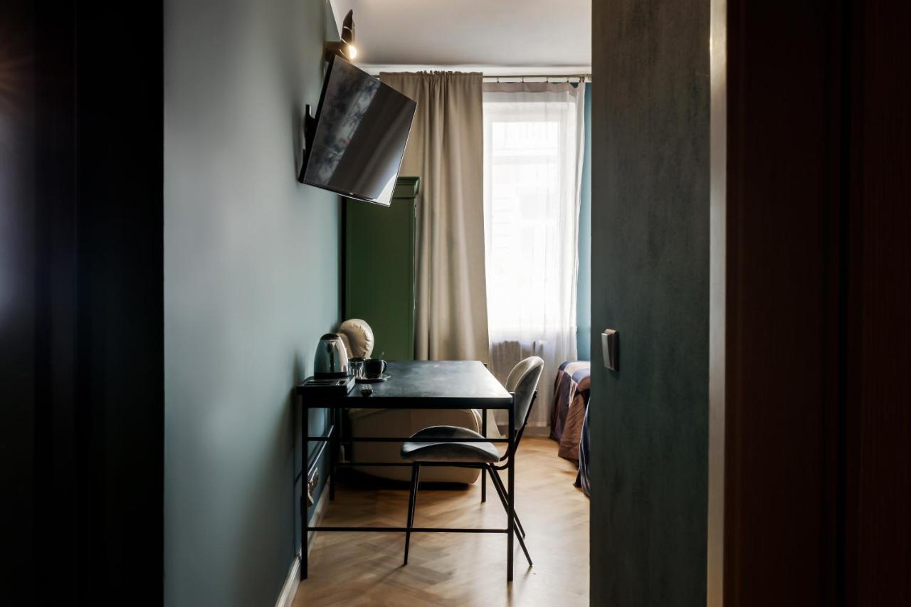 Louren - The Bridge Inn Prague
