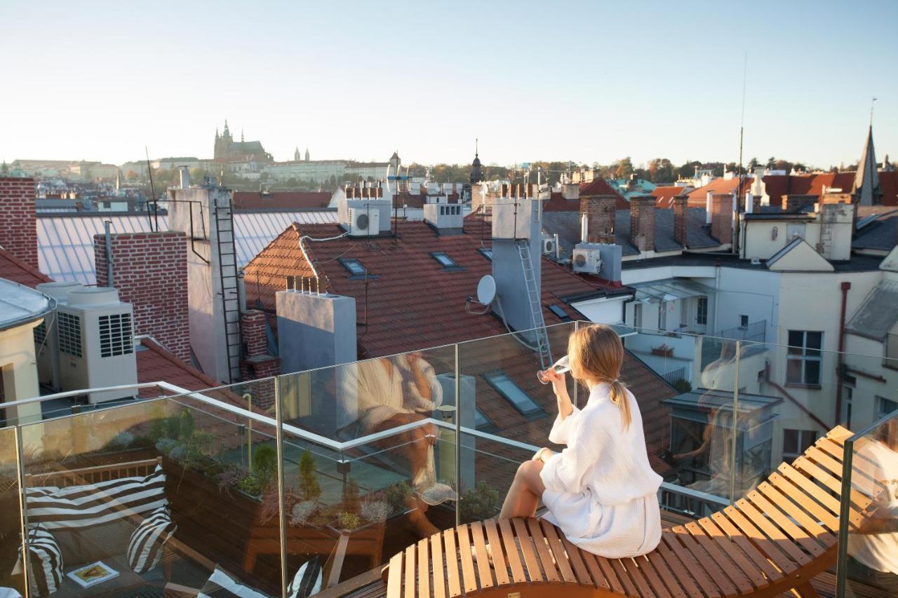 Old Town Square By Emblem Aparthotel