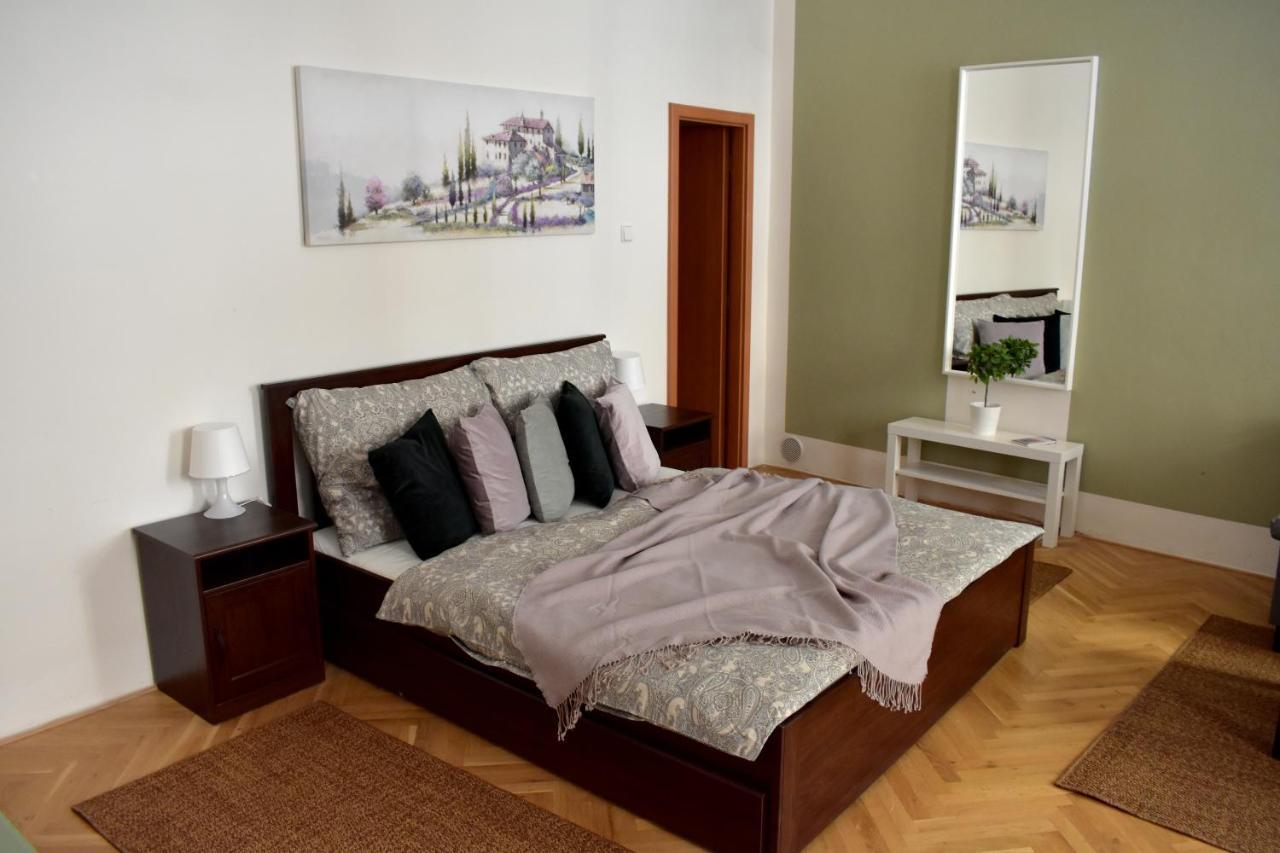 Andy'S Central 3-Bedroom Apartment !