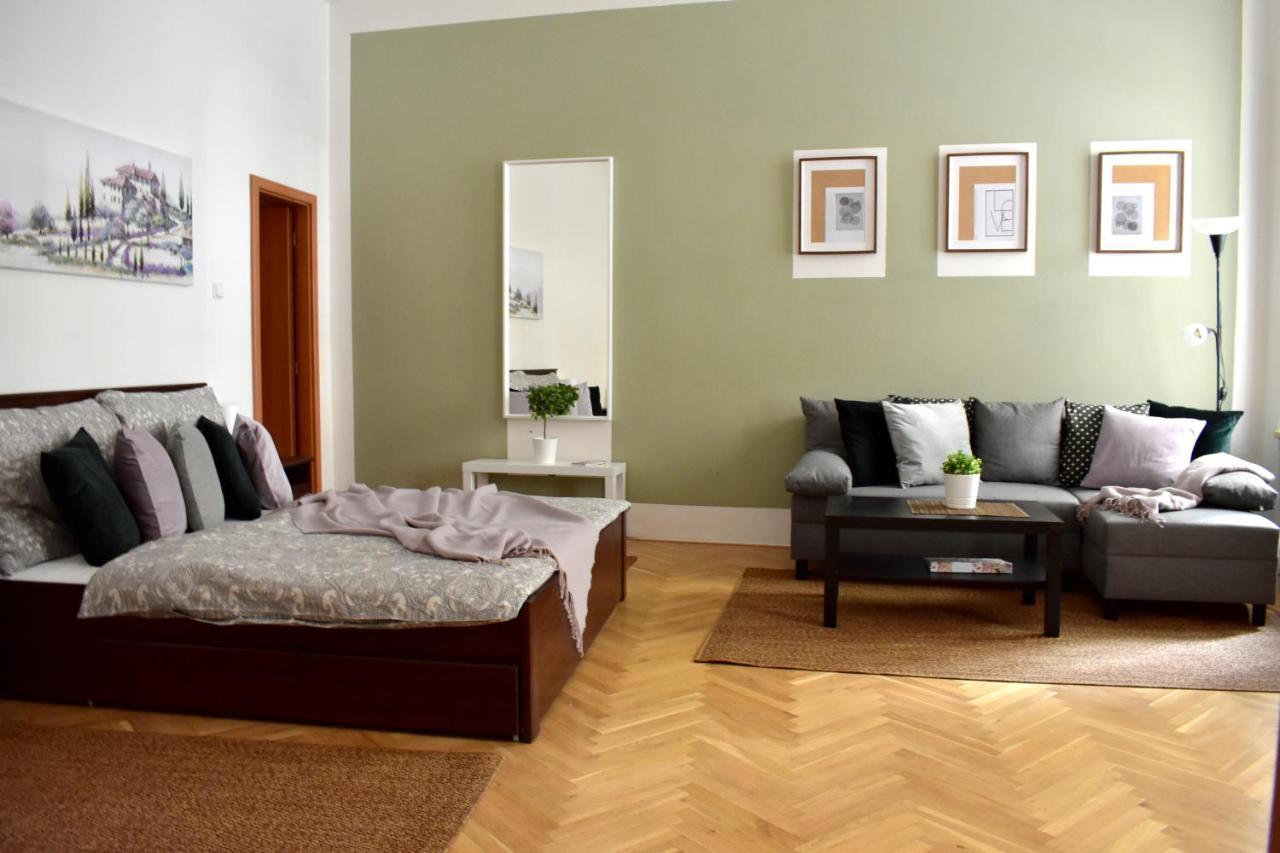 Andy'S Central 3-Bedroom Apartment ! *