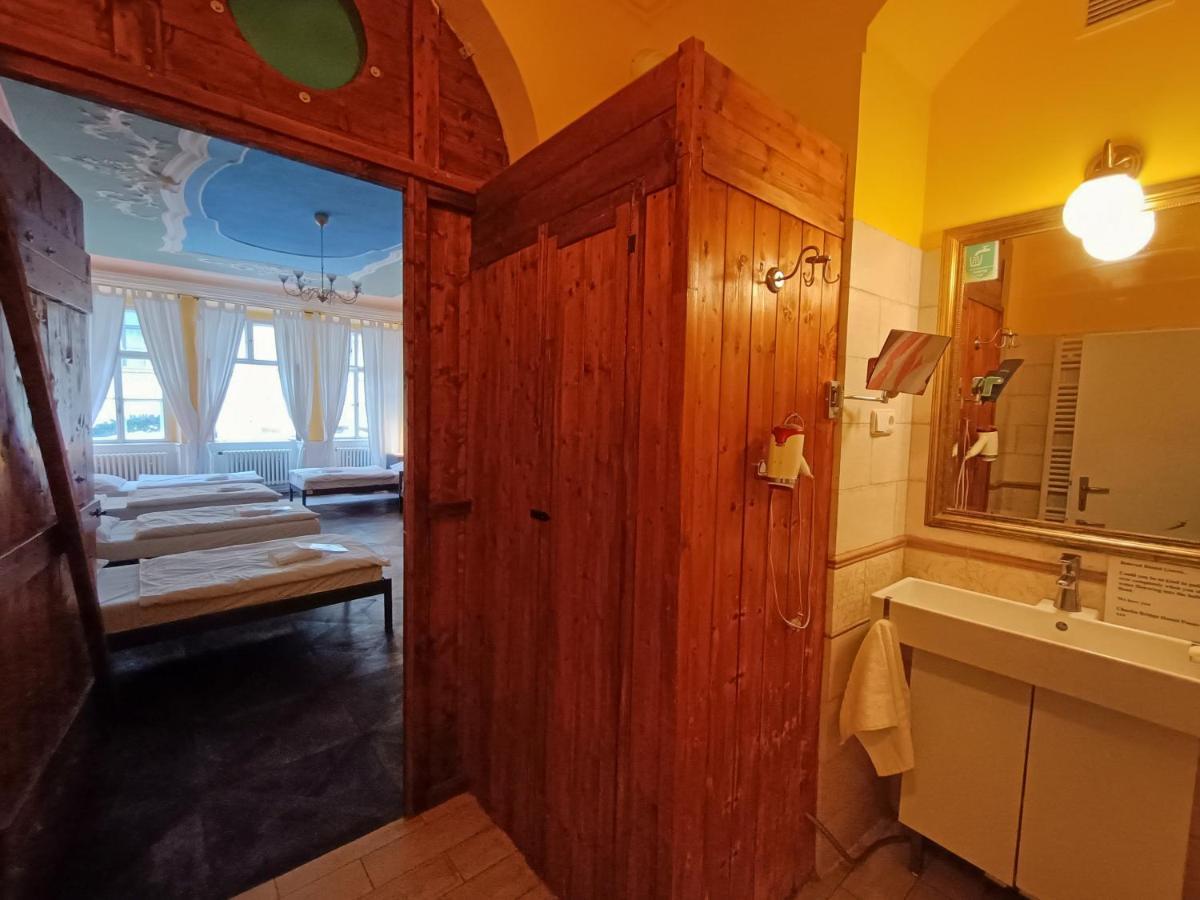 Hostel Charles Bridge & Prague