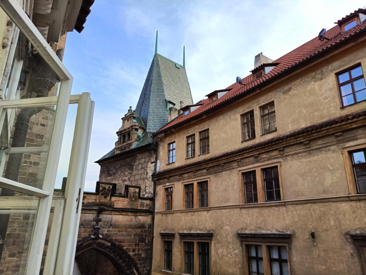 Hostel Charles Bridge & *