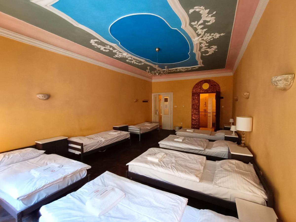 Hostel Charles Bridge &