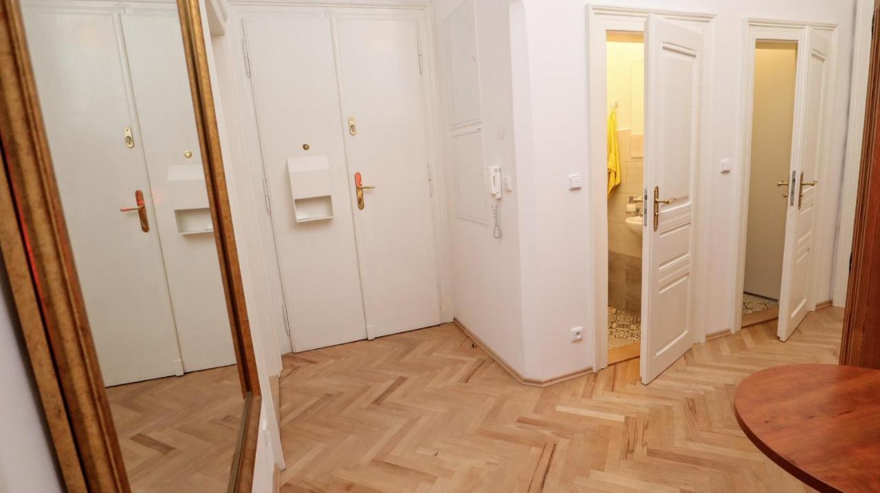 Rum i privatbostad & Parking Assistance *