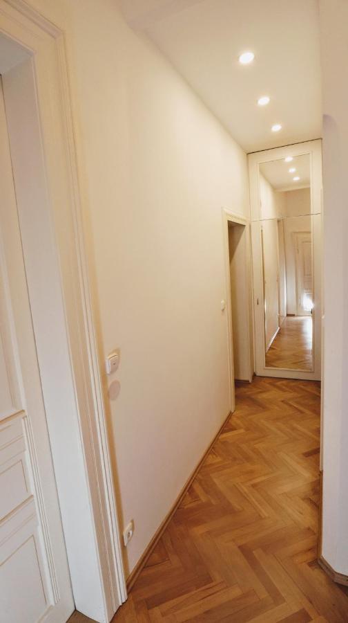 Rum i privatbostad & Parking Assistance Prag