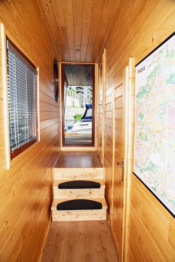 Houseboat Bonanza *