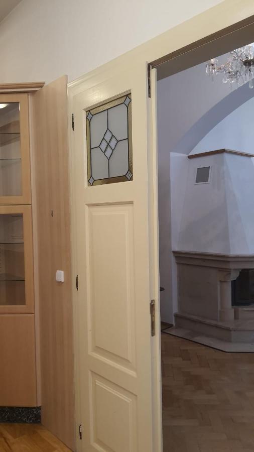 Penzion Private In Shared Luxurious Palace Like With 2 Bathrooms Including Whirlpool And Virtual Reality *