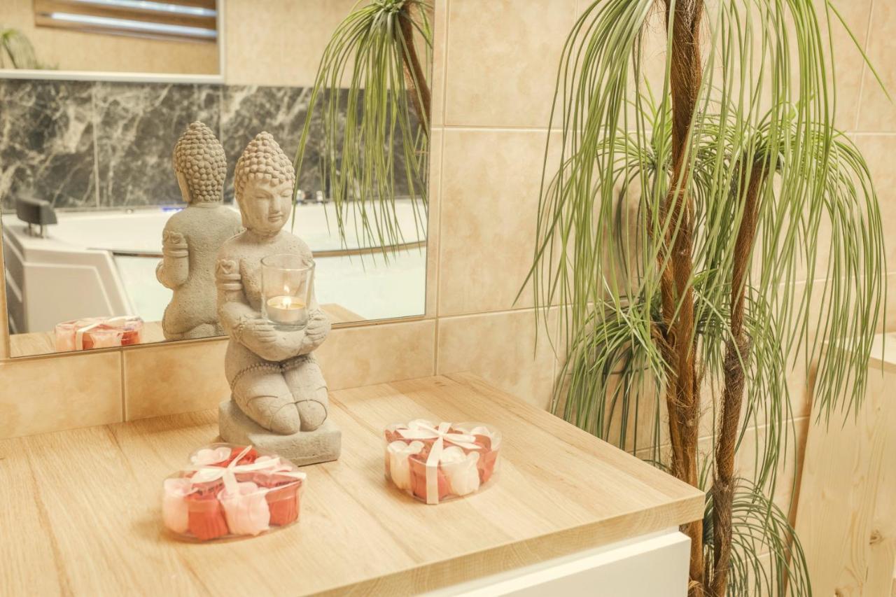 Wellness Studio! Finnish Sauna, Whirlpool, Gym & More! Lägenhet