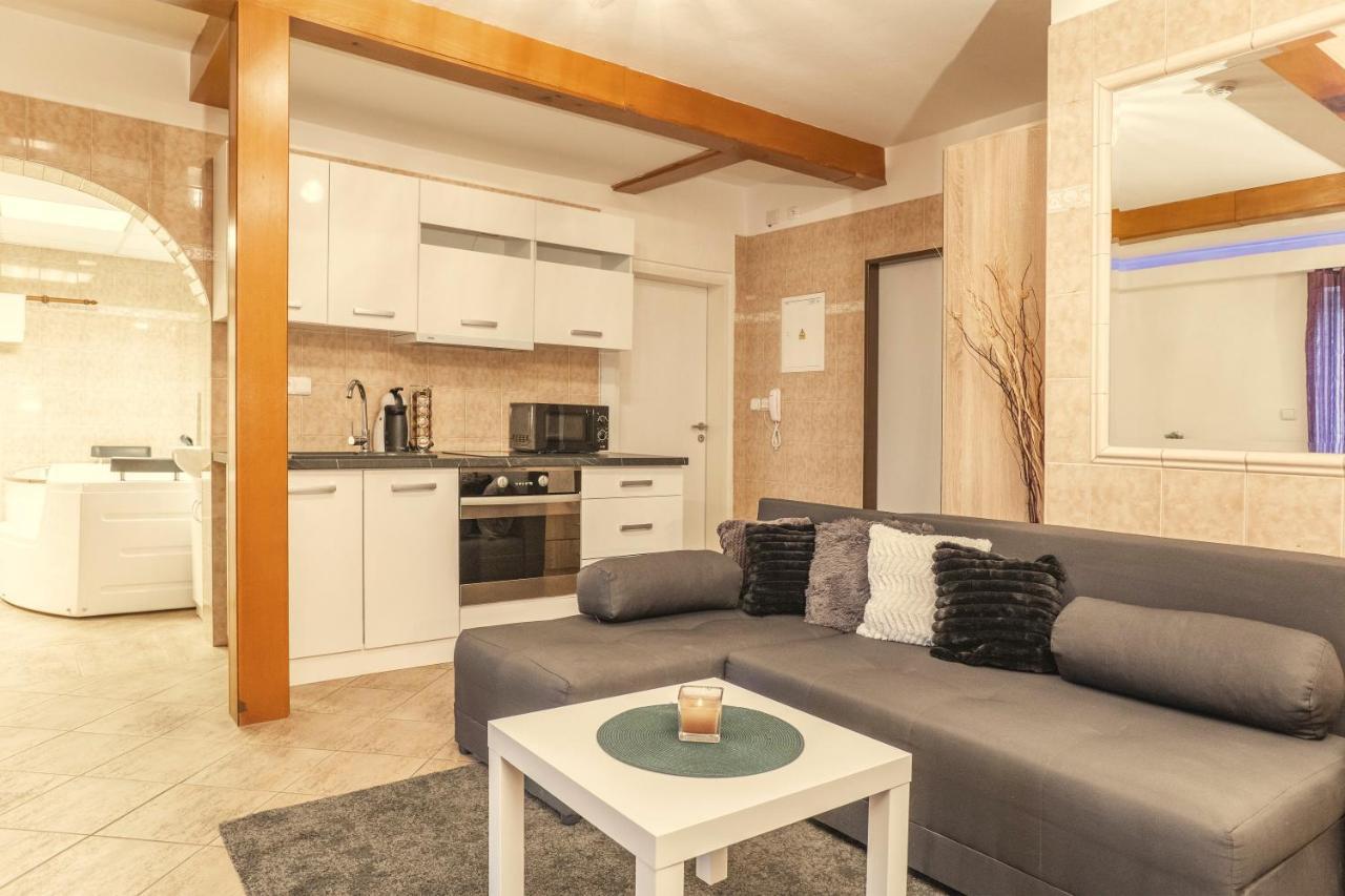 Wellness Studio! Finnish Sauna, Whirlpool, Gym & More! *
