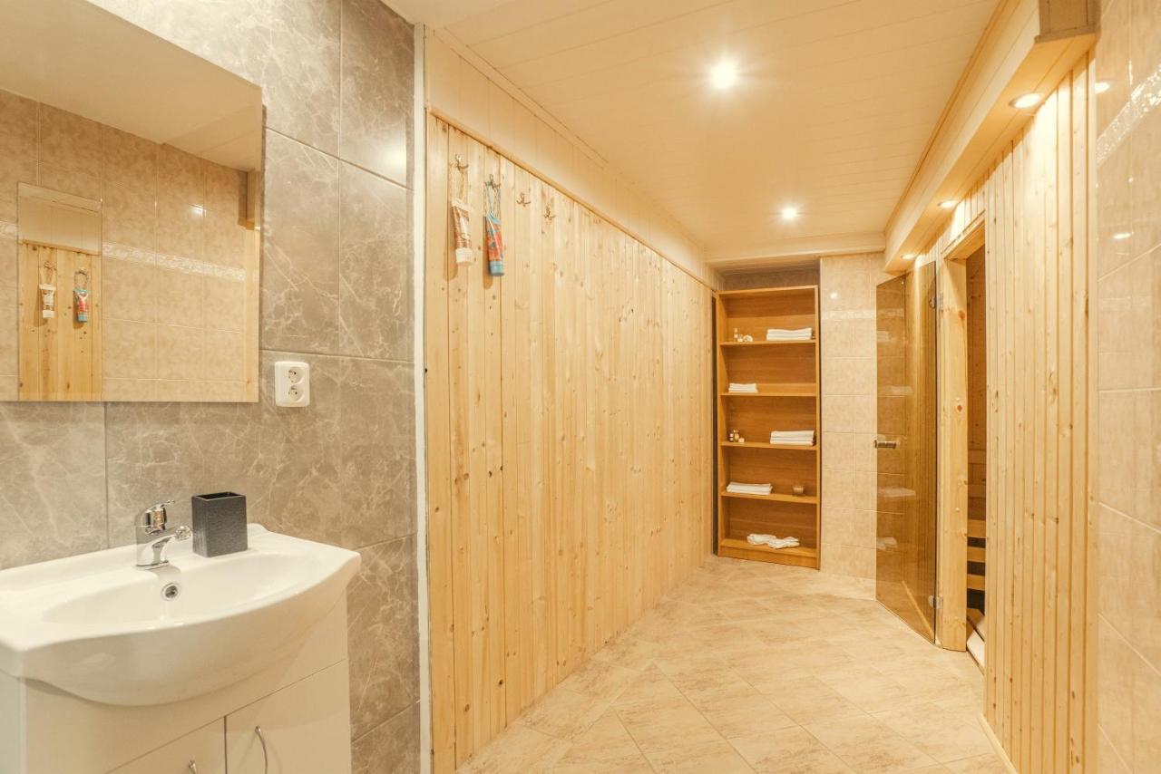 Wellness Studio! Finnish Sauna, Whirlpool, Gym & More! *