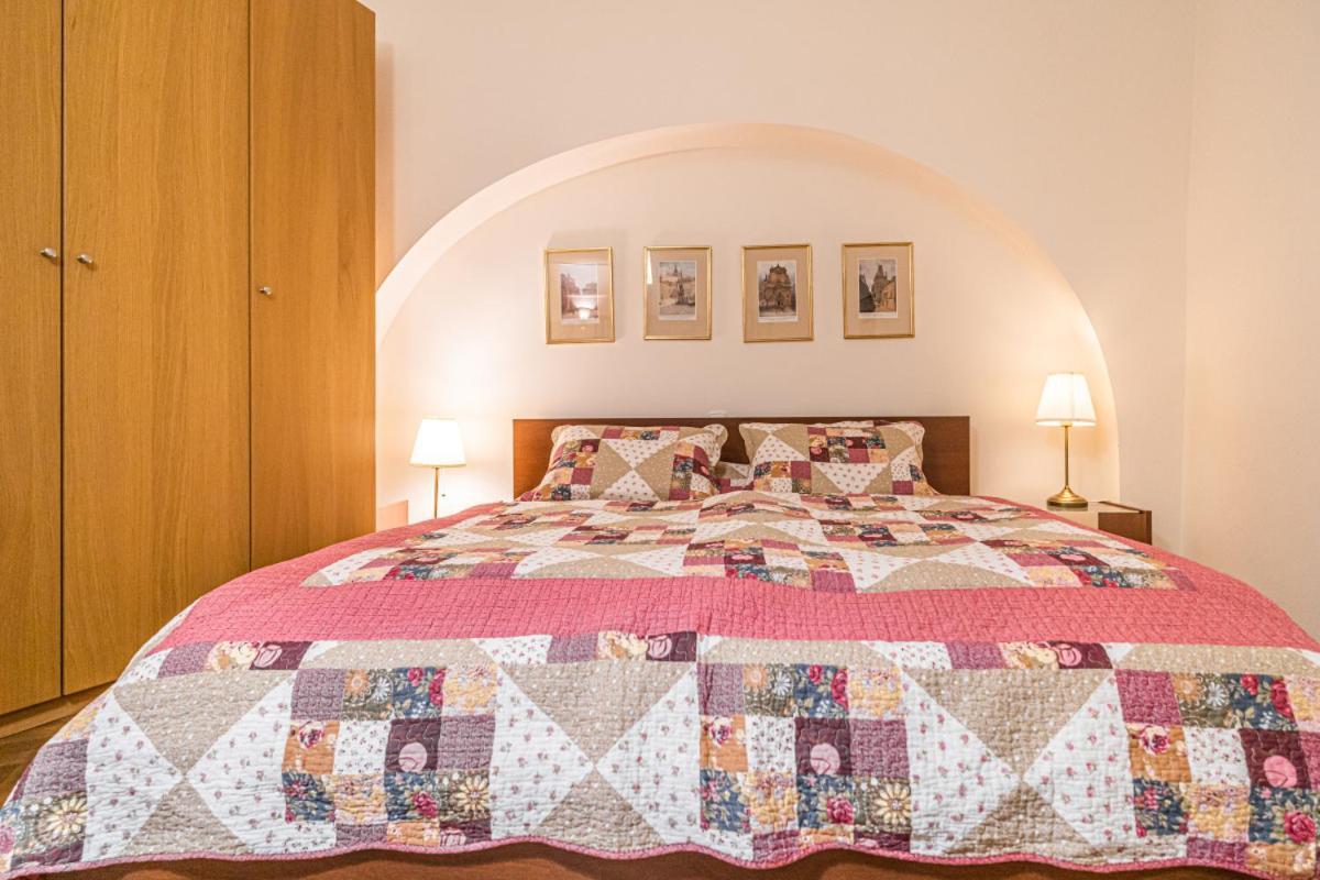 Lejlighed Stylish Studio At Lesser Town, Charles Bridge 3min By Walk Prag