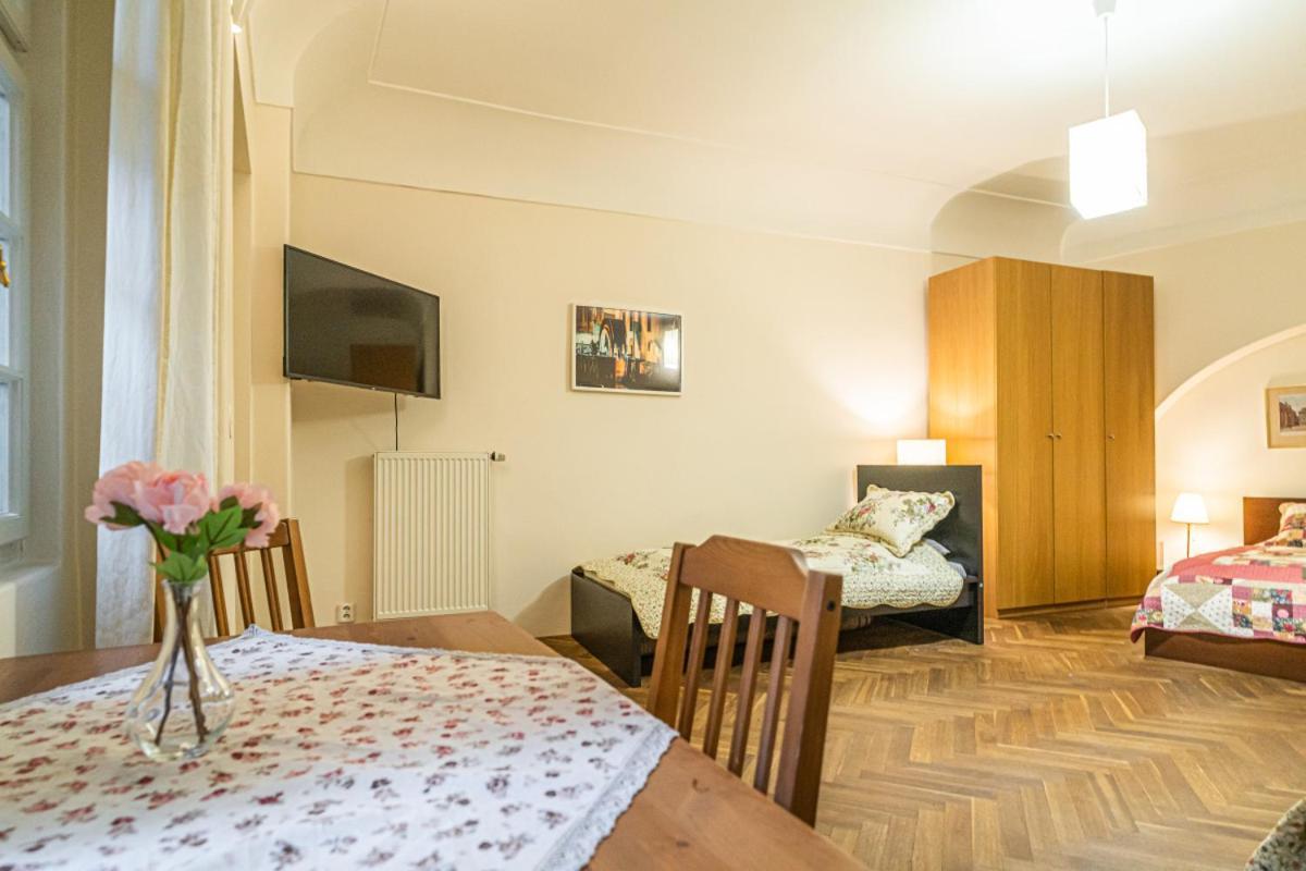 Lejlighed Stylish Studio At Lesser Town, Charles Bridge 3min By Walk