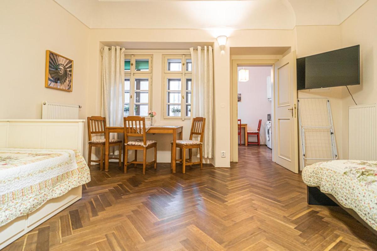 Lejlighed Stylish Studio At Lesser Town, Charles Bridge 3min By Walk