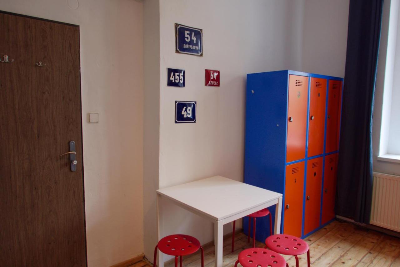 Clown&bard Hostel *