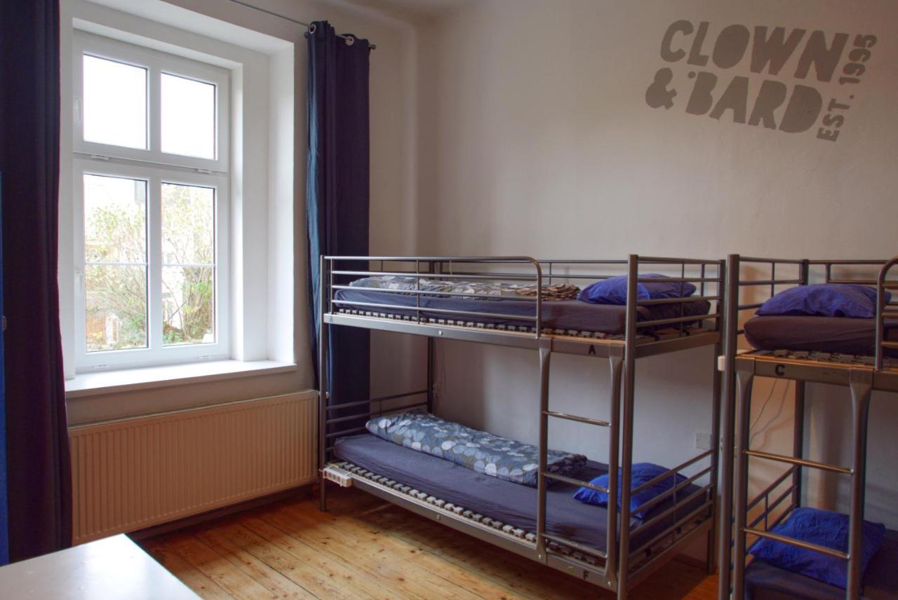 Clown&bard Hostel *