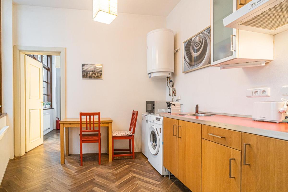 Lejlighed Stylish Studio At Lesser Town, Charles Bridge 3min By Walk *