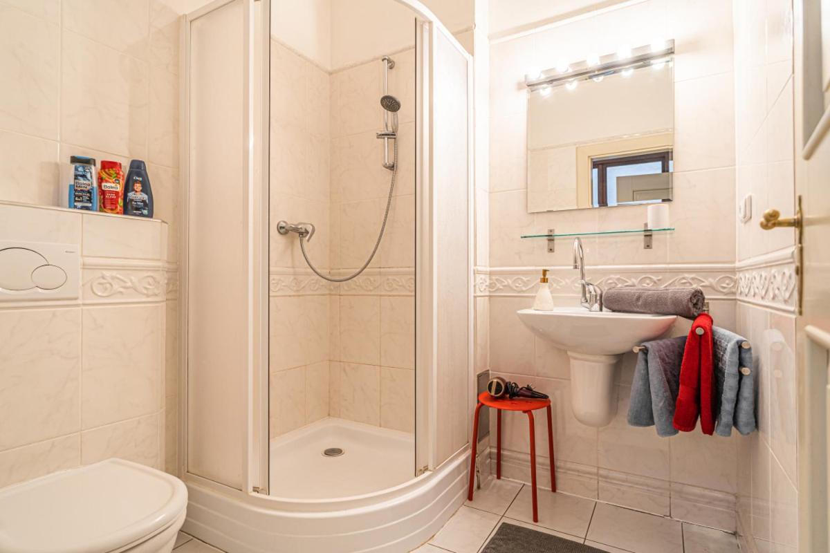 Lejlighed Stylish Studio At Lesser Town, Charles Bridge 3min By Walk *