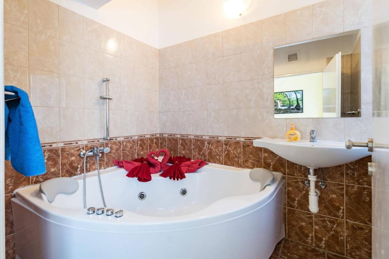 Exclusive Whirlpool *