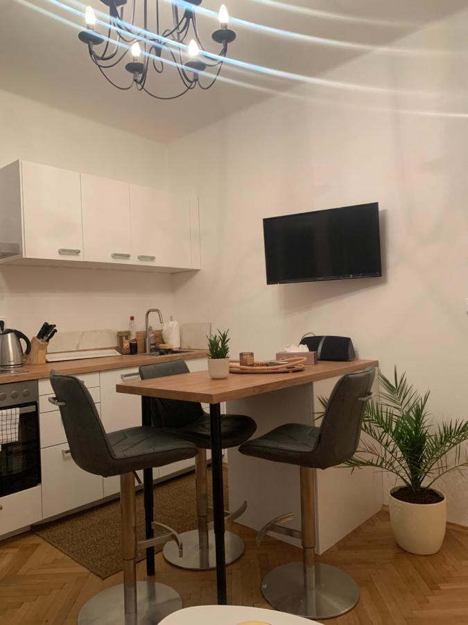 Apartment Anenska By Charles Bridge 1 Prague