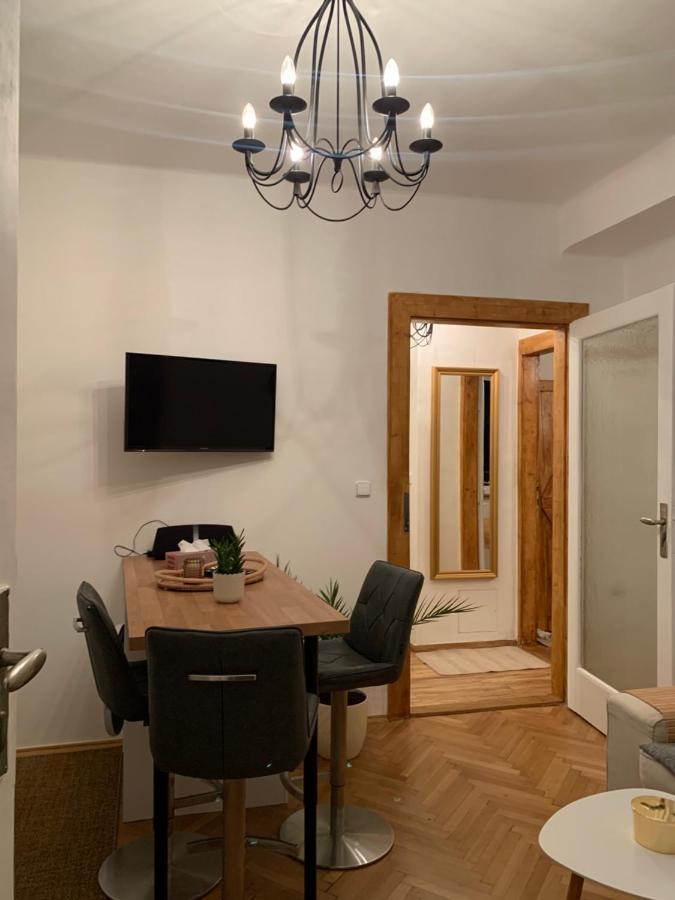 Apartment Anenska By Charles Bridge 1 *