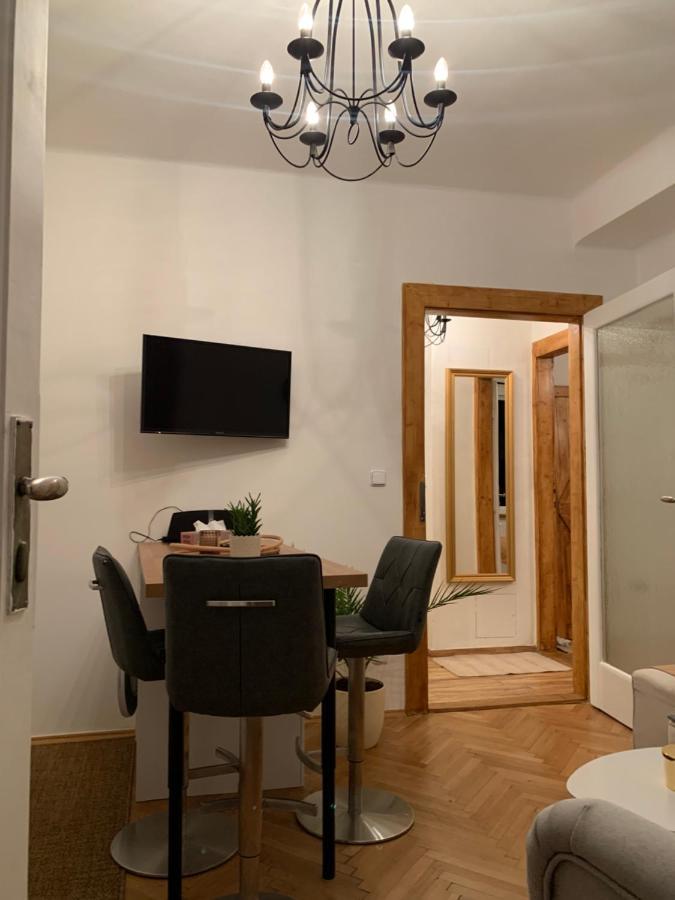 Apartment Anenska By Charles Bridge 1