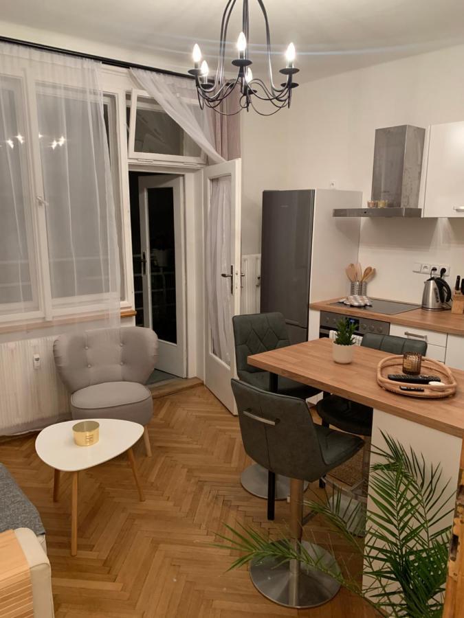 Apartment Anenska By Charles Bridge 1 Prague