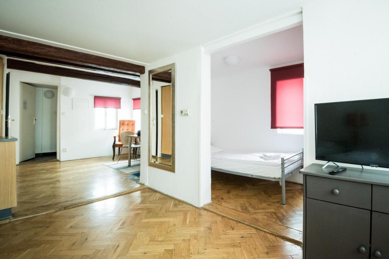 Hostel Charles Bridge & Prague