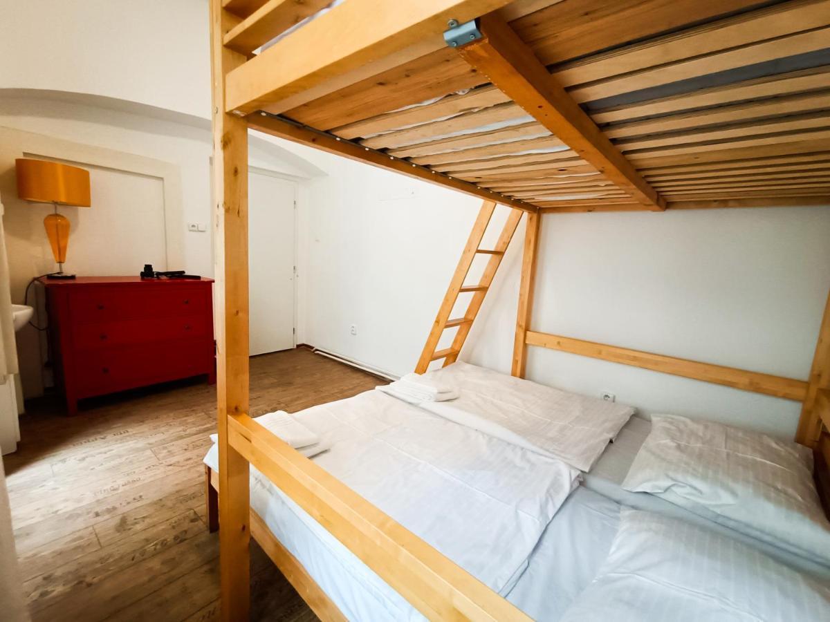 Hostel Charles Bridge &