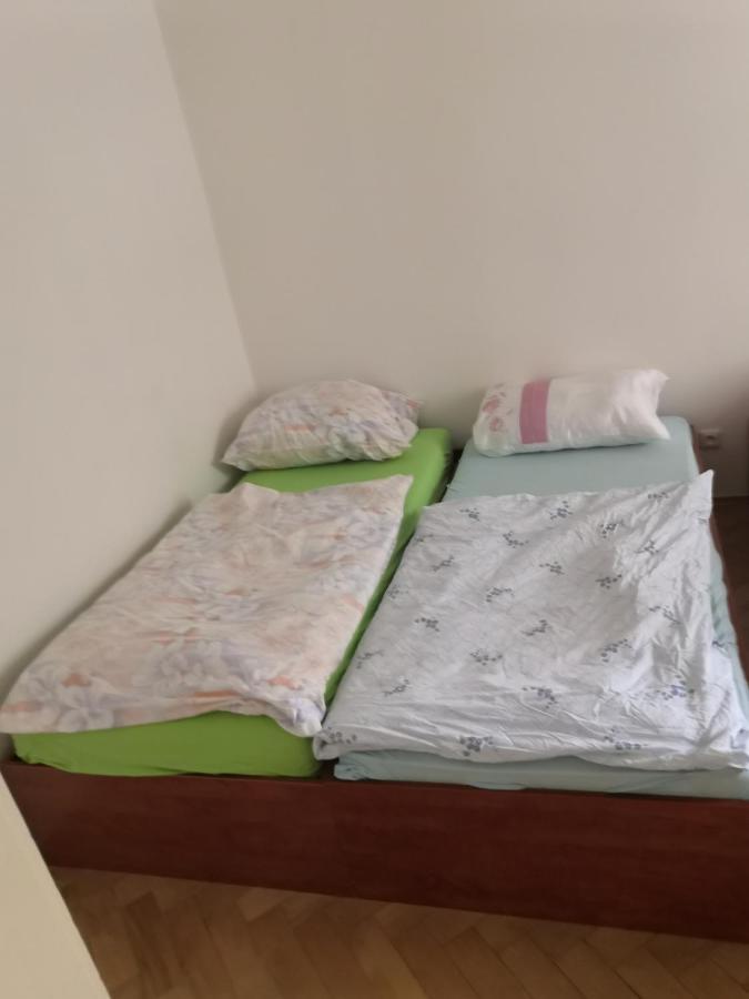 Private In Shared Luxurious Palace Like With 2 Bathrooms Including Whirlpool And Virtual Reality Penzion Praha
