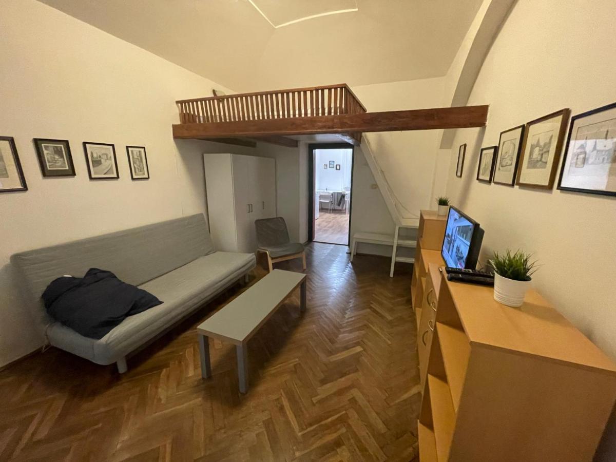 Jackie Apartment