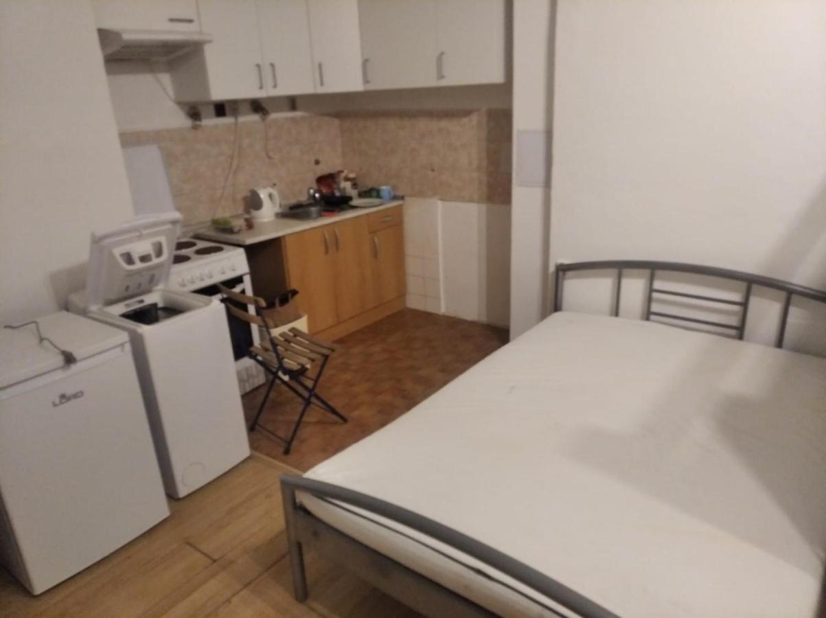 Economy Flat 18 Minutes From Vaclavske Namesti * Praha