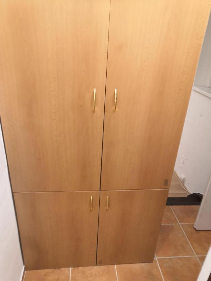 Economy Flat 18 Minutes From Vaclavske Namesti *