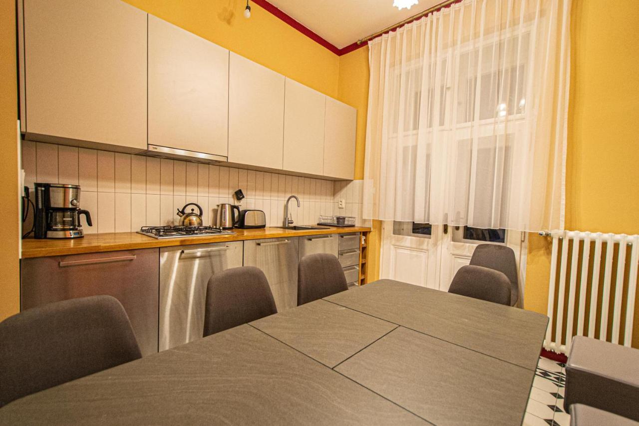 4 Bedrooms 130m2 At The Main Square Prag