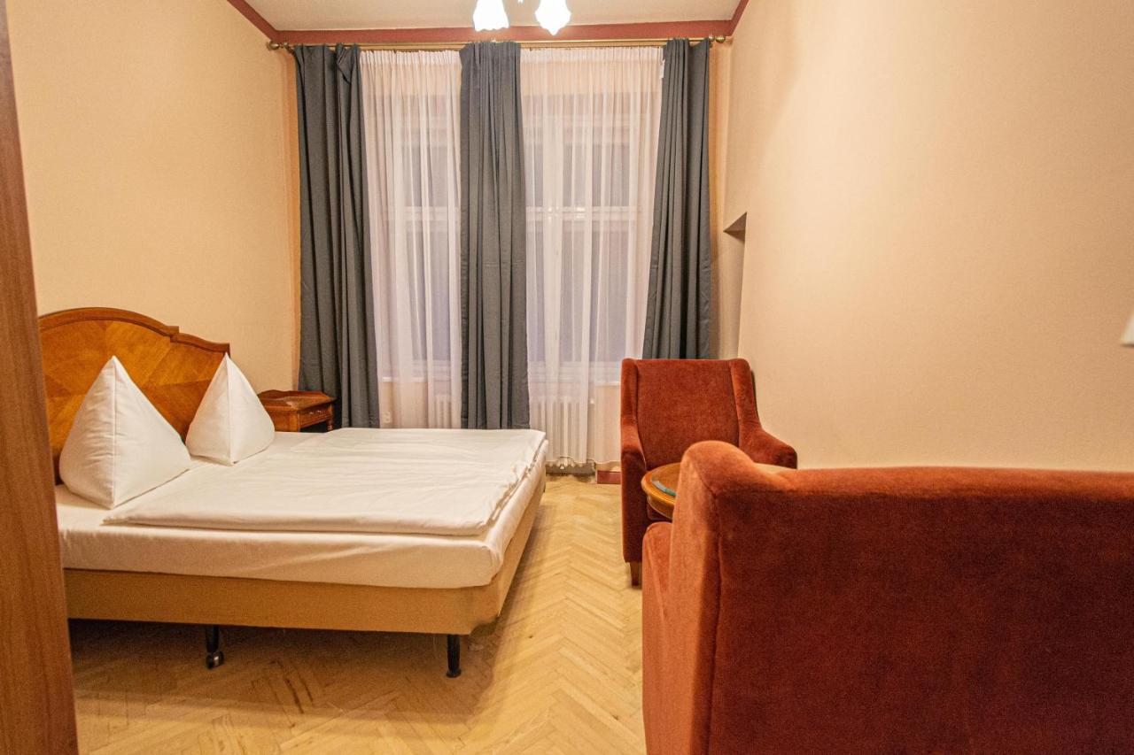 Apartment 4 Bedrooms 130m2 At The Main Square Prag
