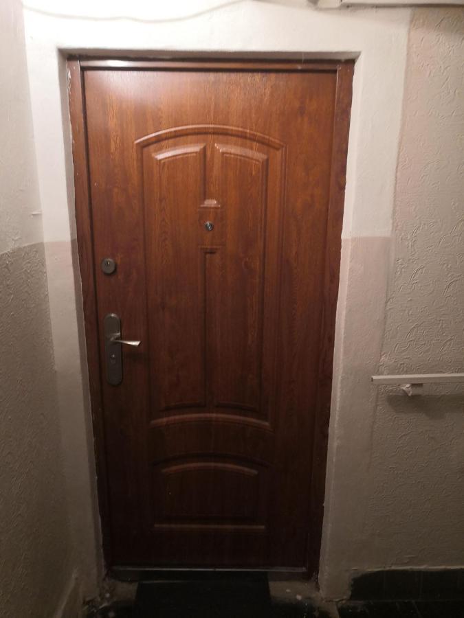 Economy Flat 18 Minutes From Vaclavske Namesti *