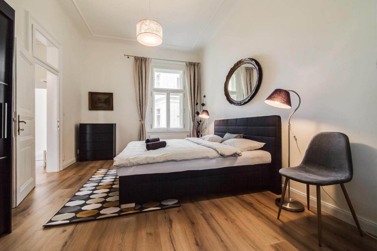 Charles Bridge - 3 Bedroom - Old Town * Prag