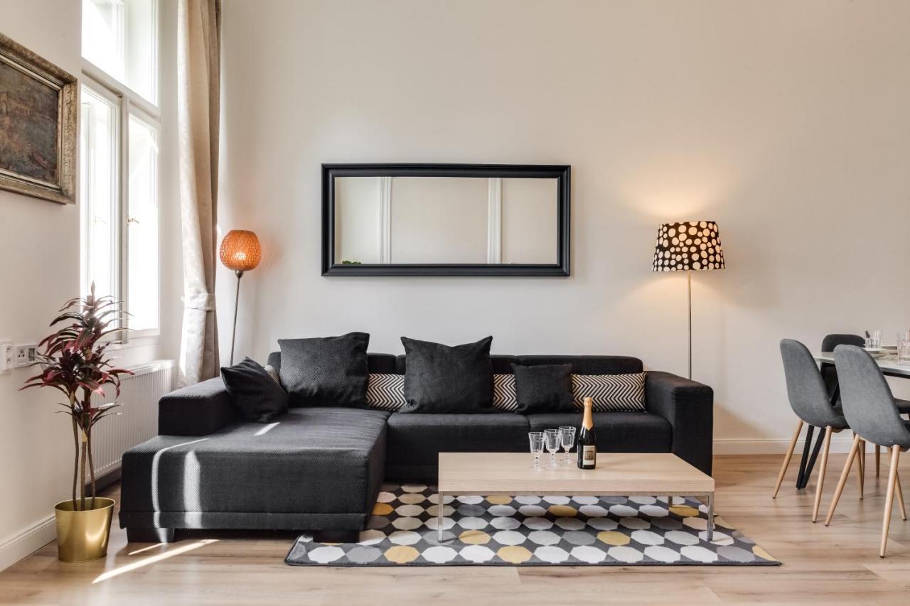 Charles Bridge - 3 Bedroom - Old Town
