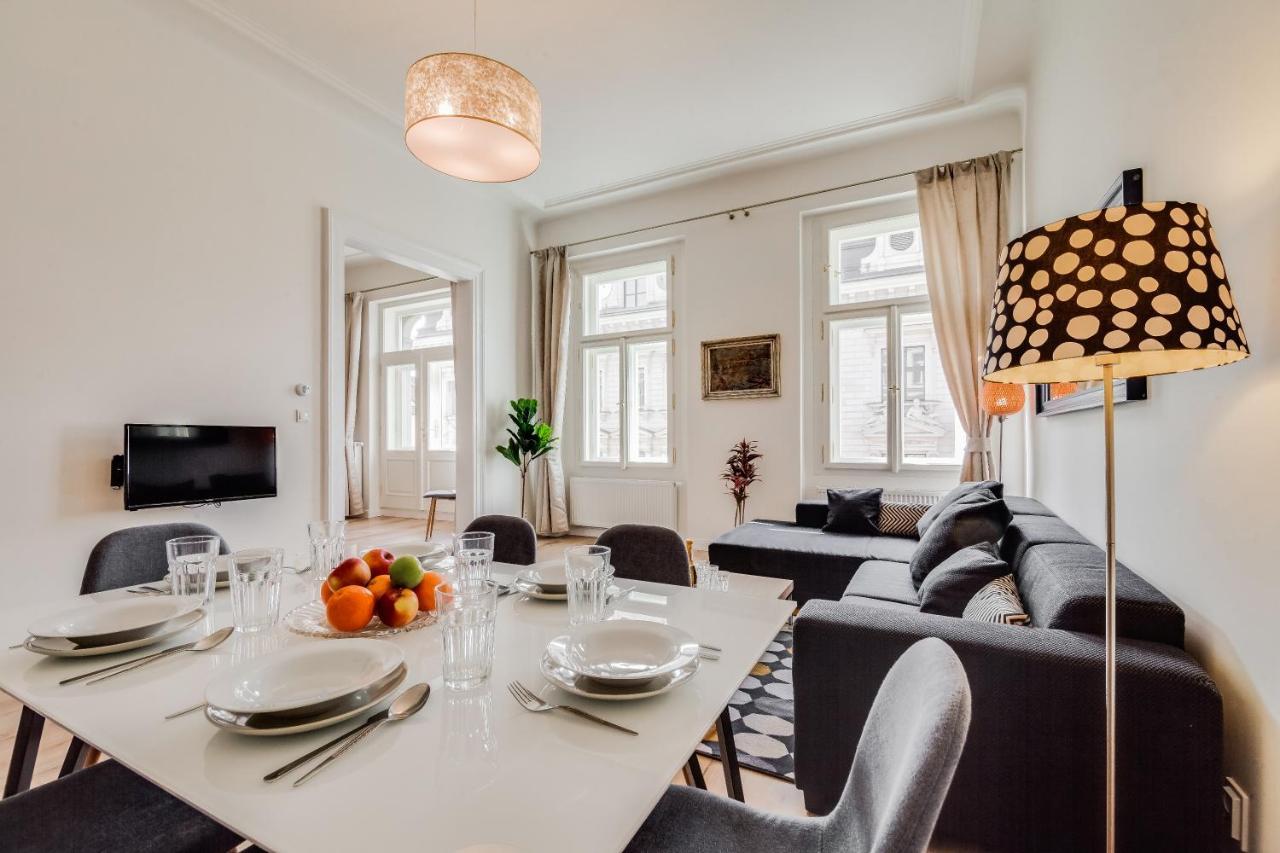 Charles Bridge - 3 Bedroom - Old Town