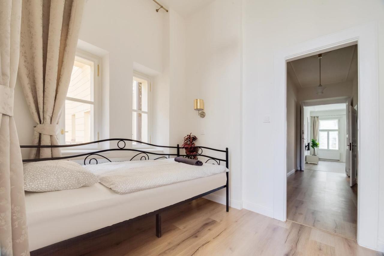 Apartment Charles Bridge - 3 Bedroom - Old Town Prag