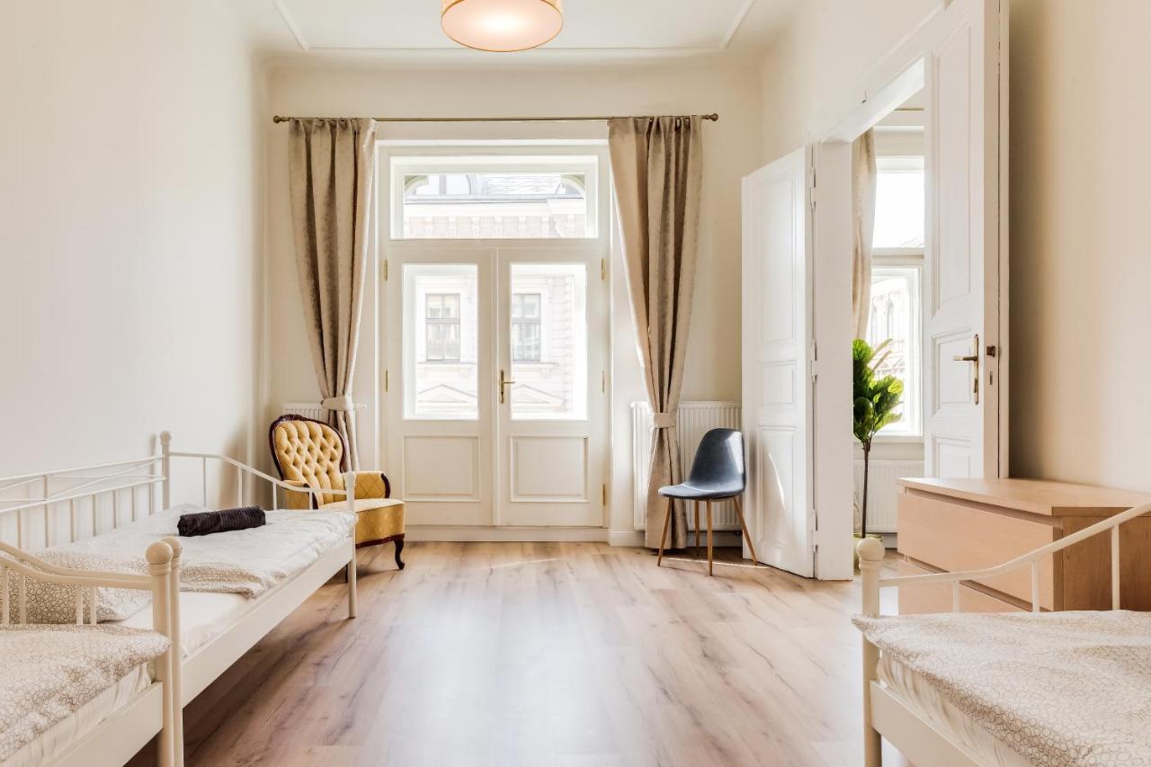 Charles Bridge - 3 Bedroom - Old Town *