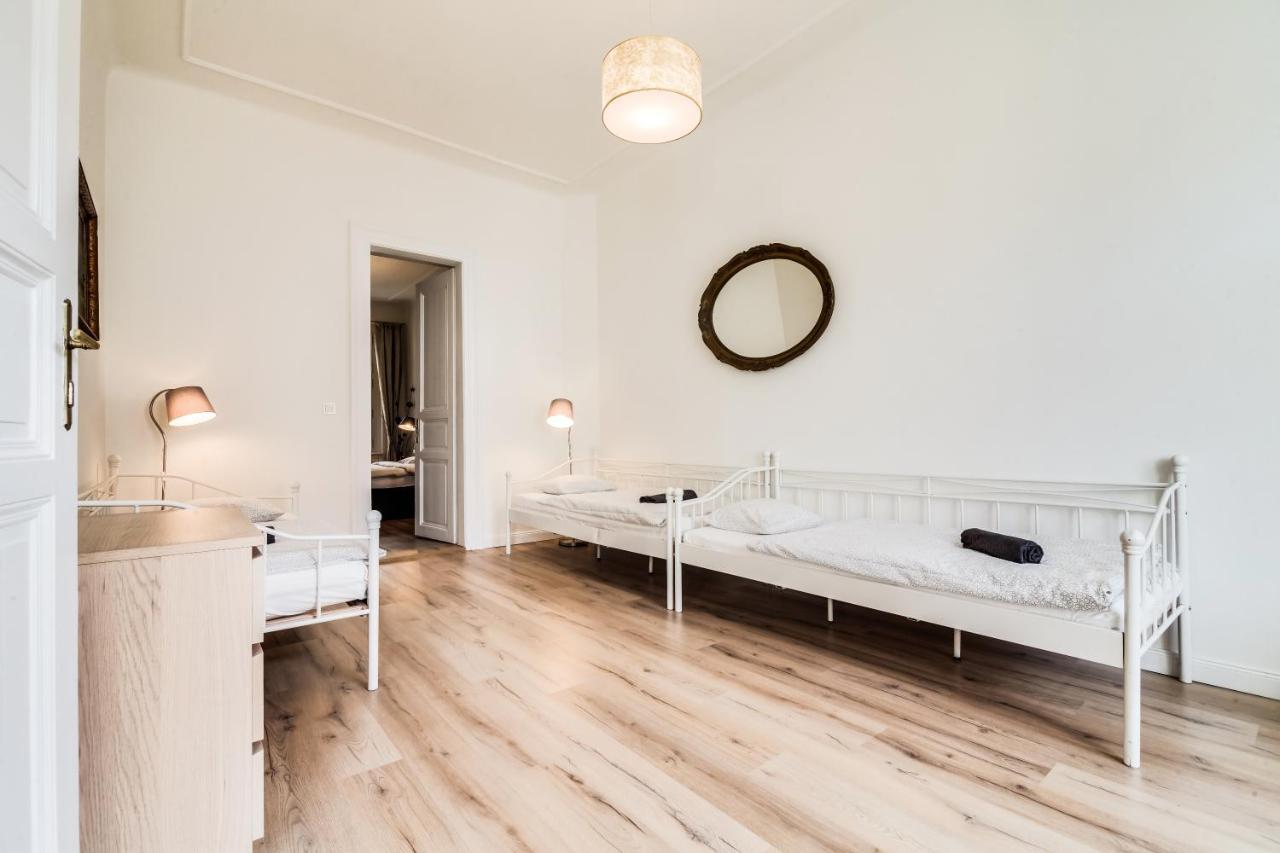 Charles Bridge - 3 Bedroom - Old Town Apartment *