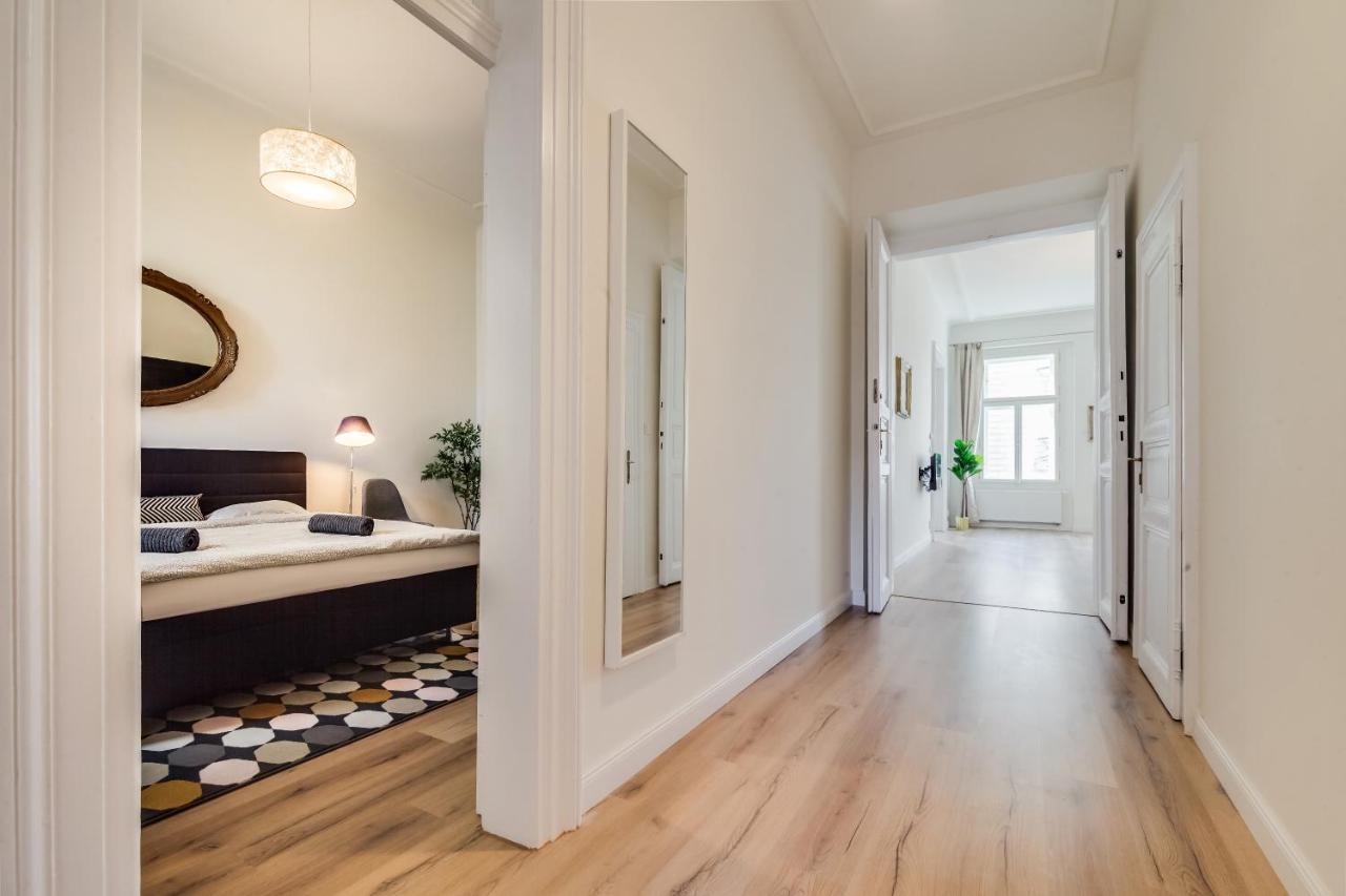 Charles Bridge - 3 Bedroom - Old Town
