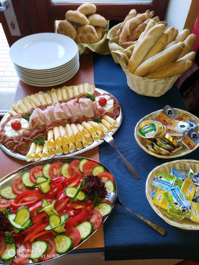 A Restaurace Simanda Gæstehus Prag