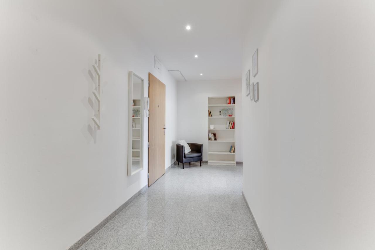 Flat 2 Bedrooms In Historical Center - Klimentska Apartment