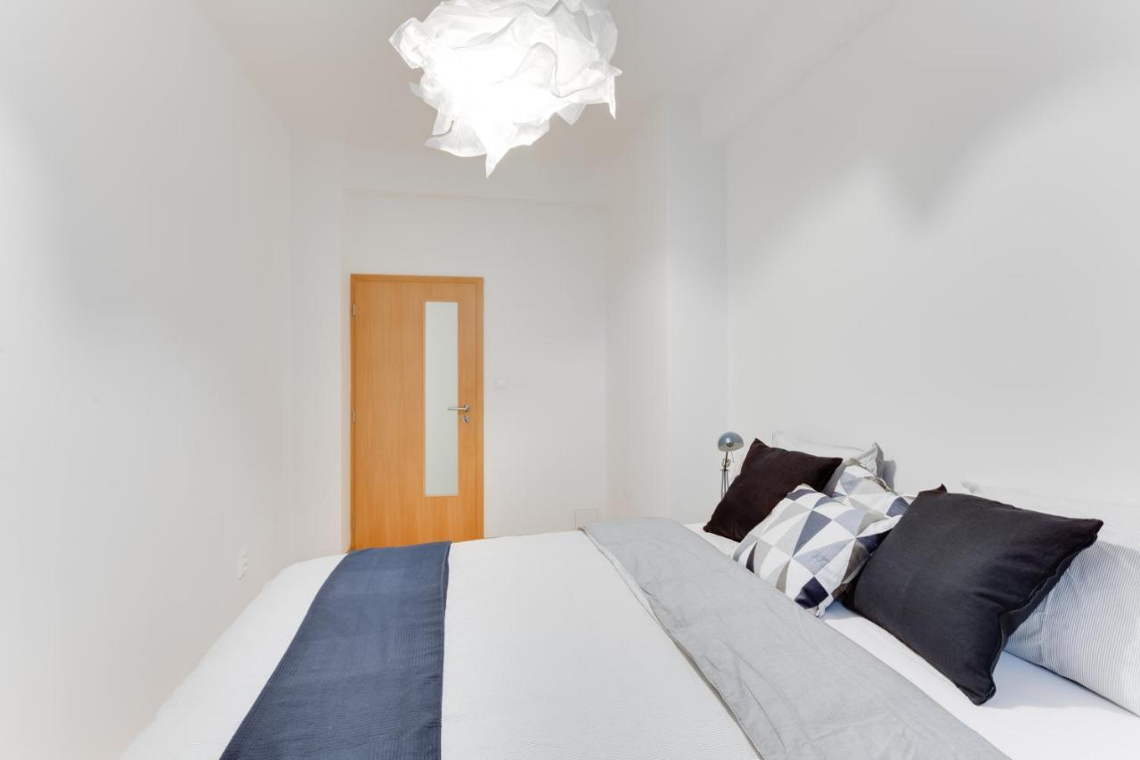 Flat 2 Bedrooms In Historical Center - Klimentska Apartment Prag