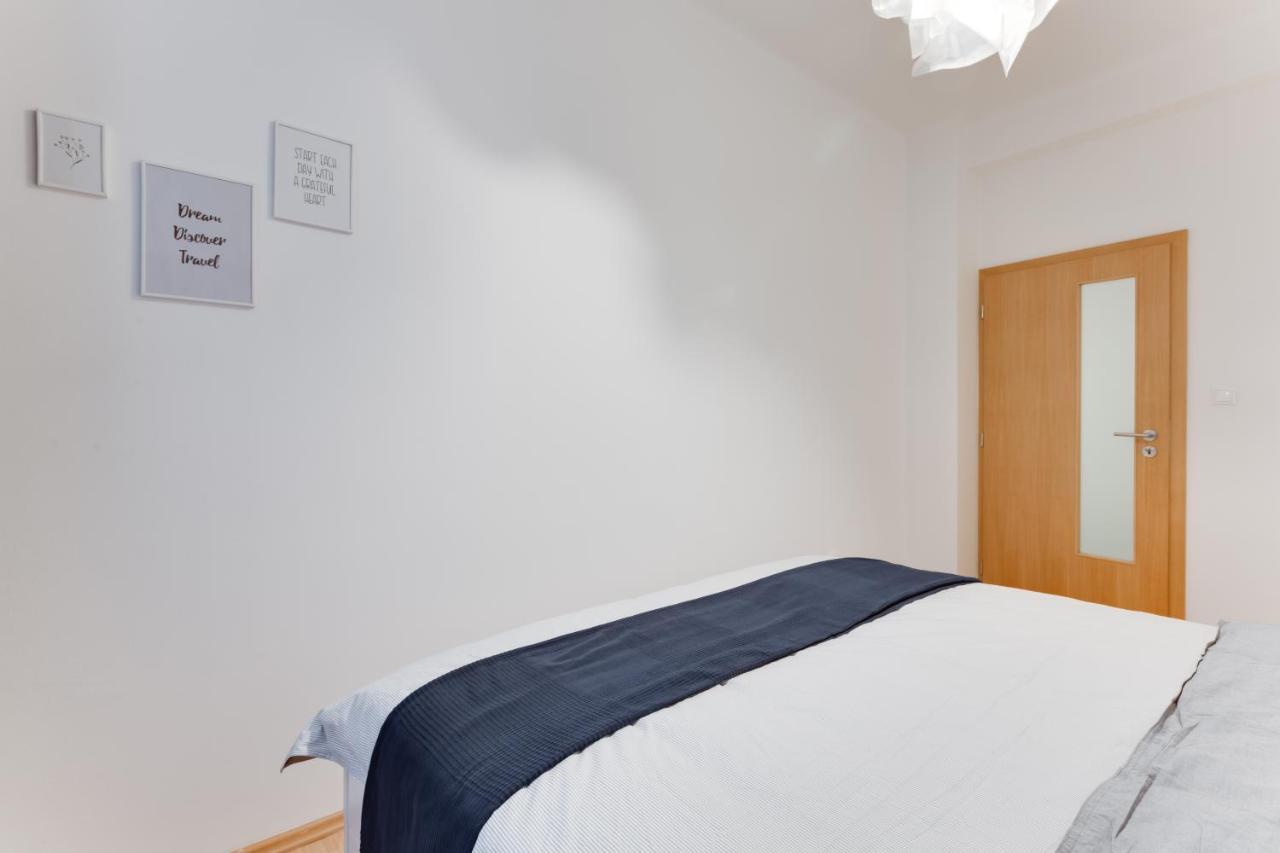 Flat 2 Bedrooms In Historical Center - Klimentska Prag