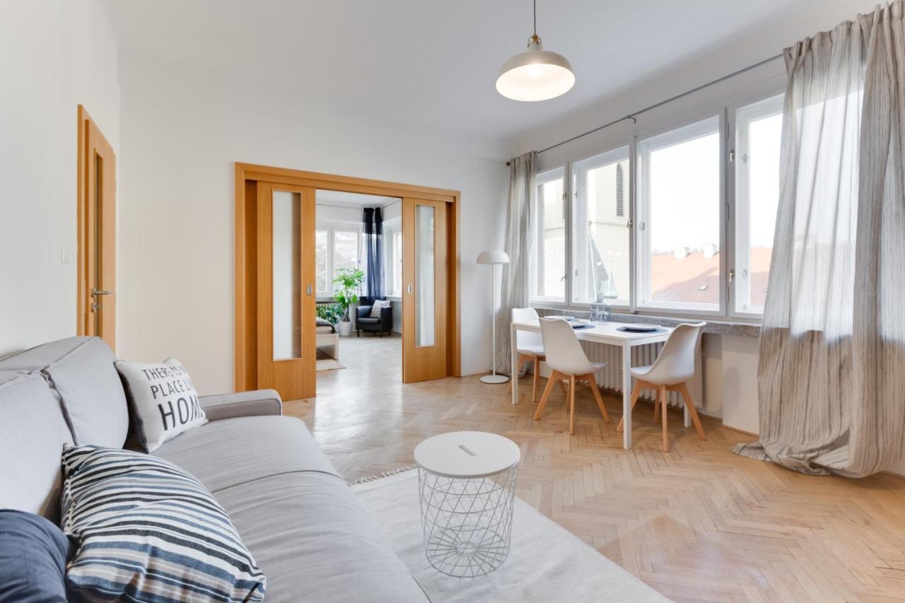 Flat 2 Bedrooms In Historical Center - Klimentska Apartment