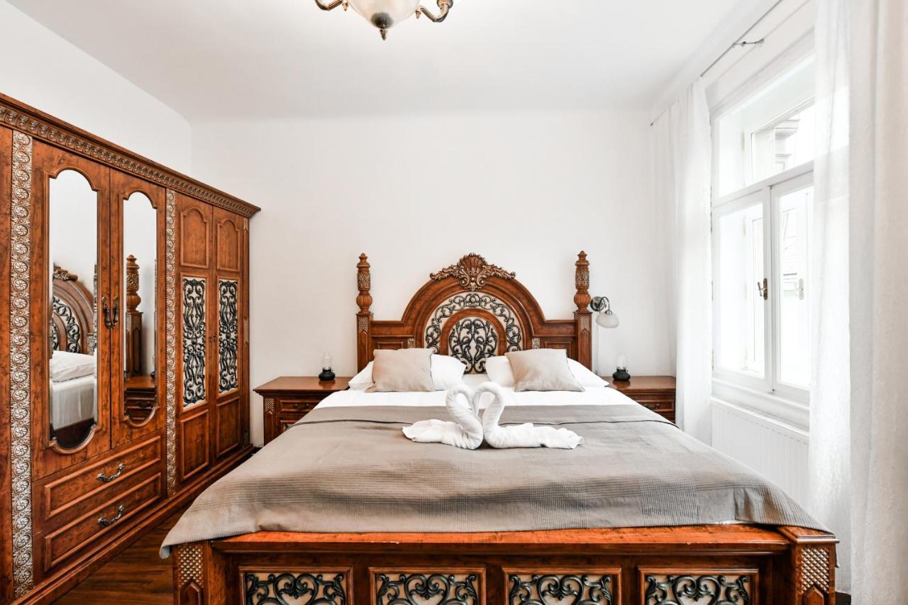 Apartment Comfort Central Apartment, 4bdrm, 2bthrm Prag