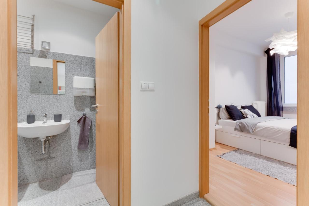 Flat 2 Bedrooms In Historical Center - Klimentska Prag