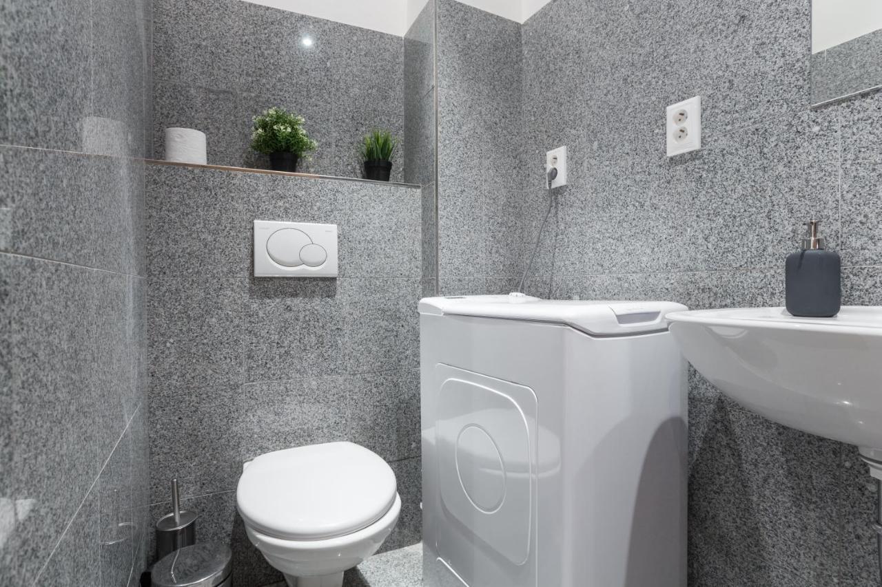 Flat 2 Bedrooms In Historical Center - Klimentska Apartment *